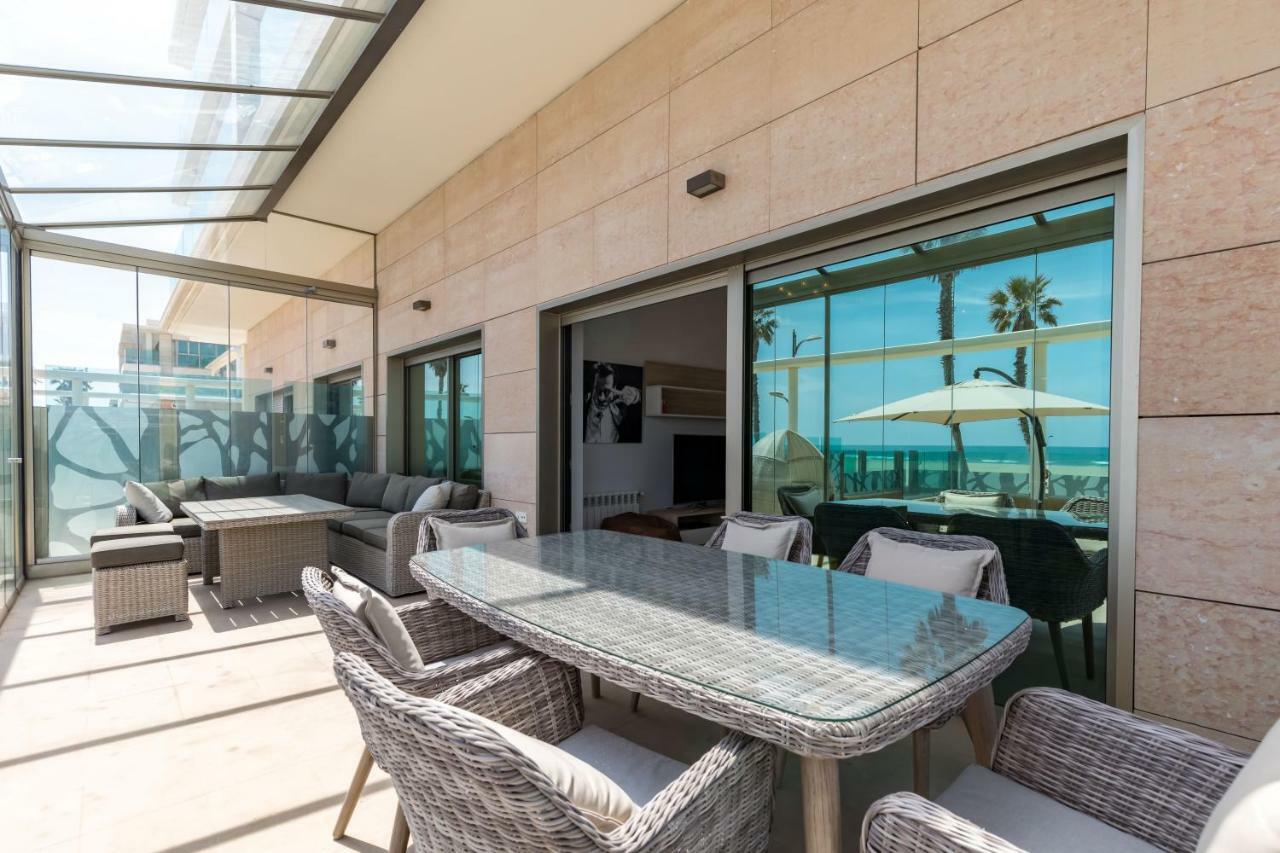 Luxury Beach Front Apartment With Pool Valencia Exterior foto