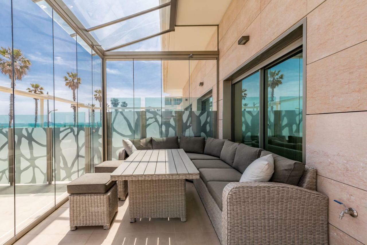 Luxury Beach Front Apartment With Pool Valencia Exterior foto